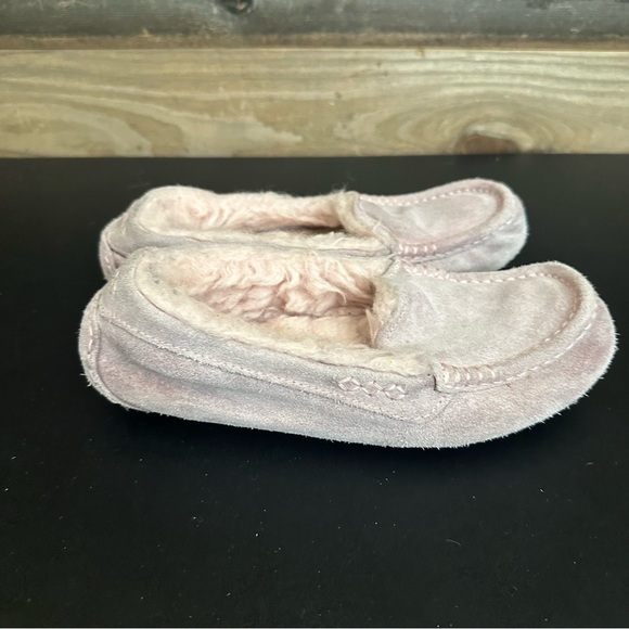 UGG Ansley Women’s Light Pink Suede Sherpa Lined Slipper Pink 7 Mocassins - Picture 4 of 10